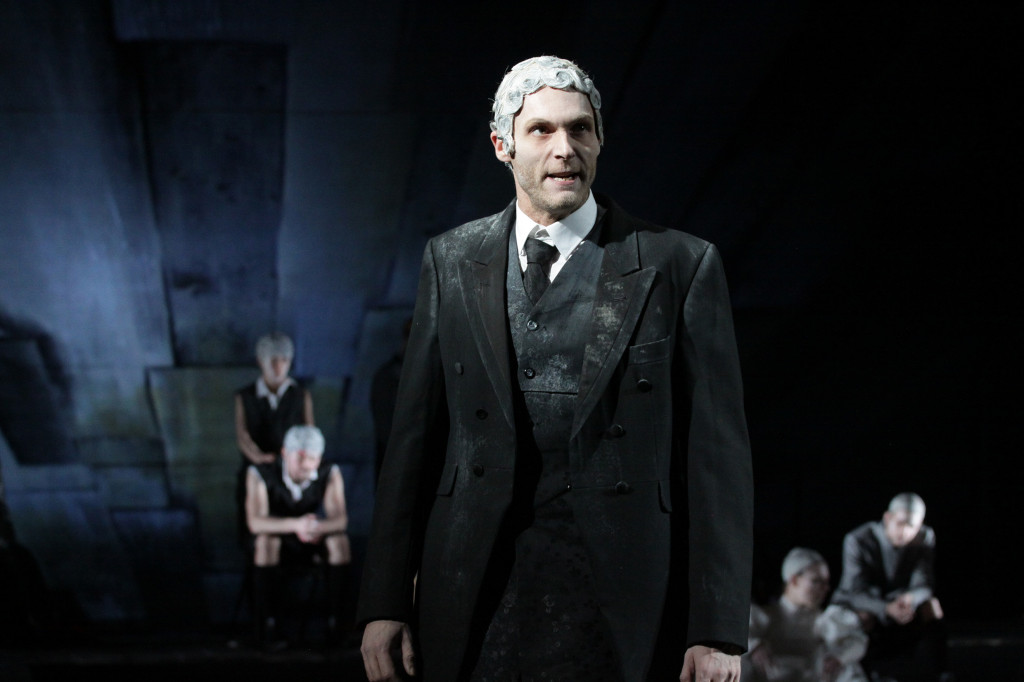 THPF Hamlet Bild16 Bode hintenEnsemble 1